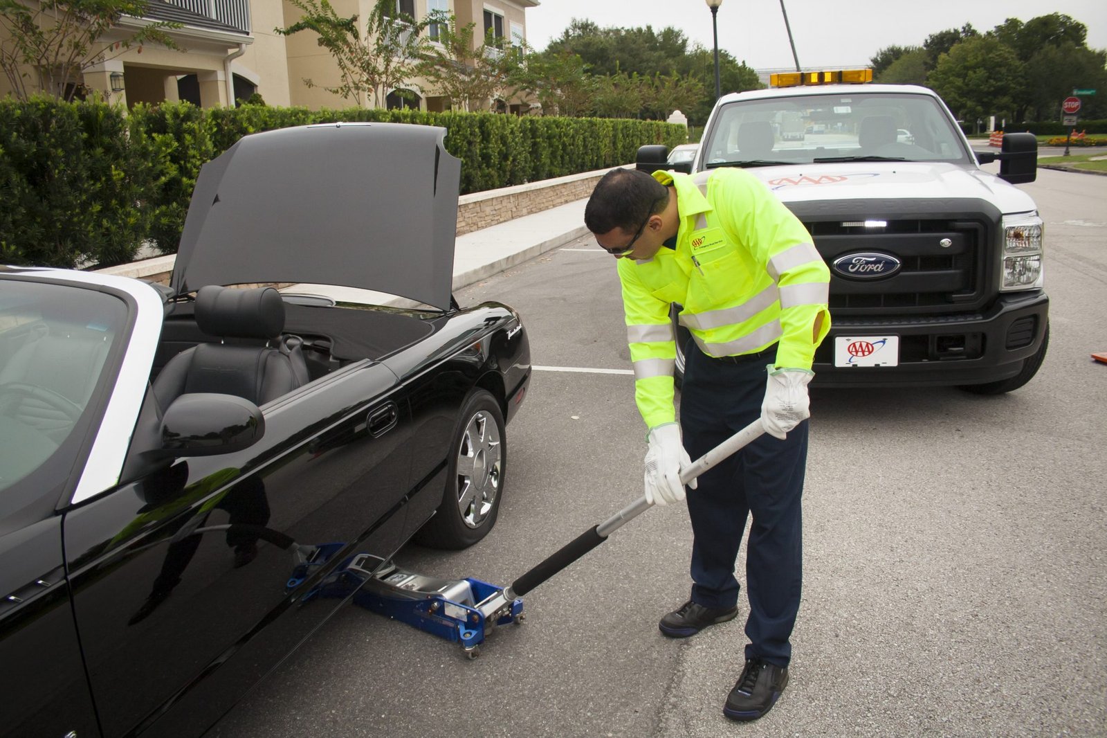 roadside-tire-changing-services-in-omaha-towing-services-of-omaha